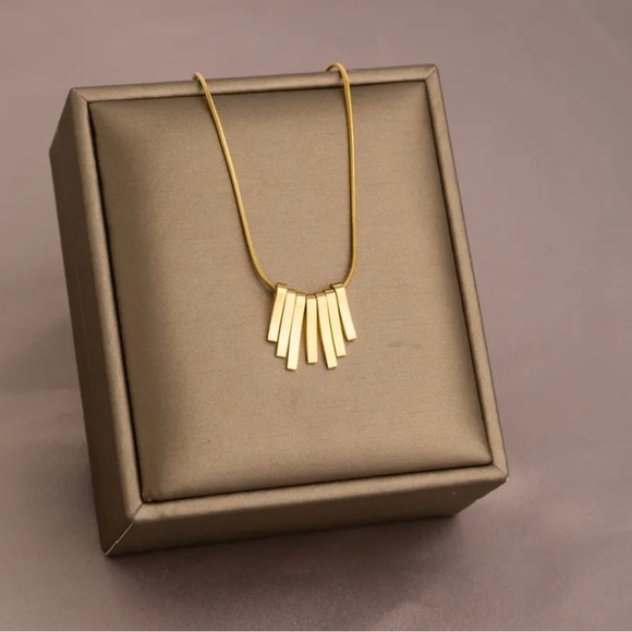 Jewelry - Geometric gold metal necklace for women. New